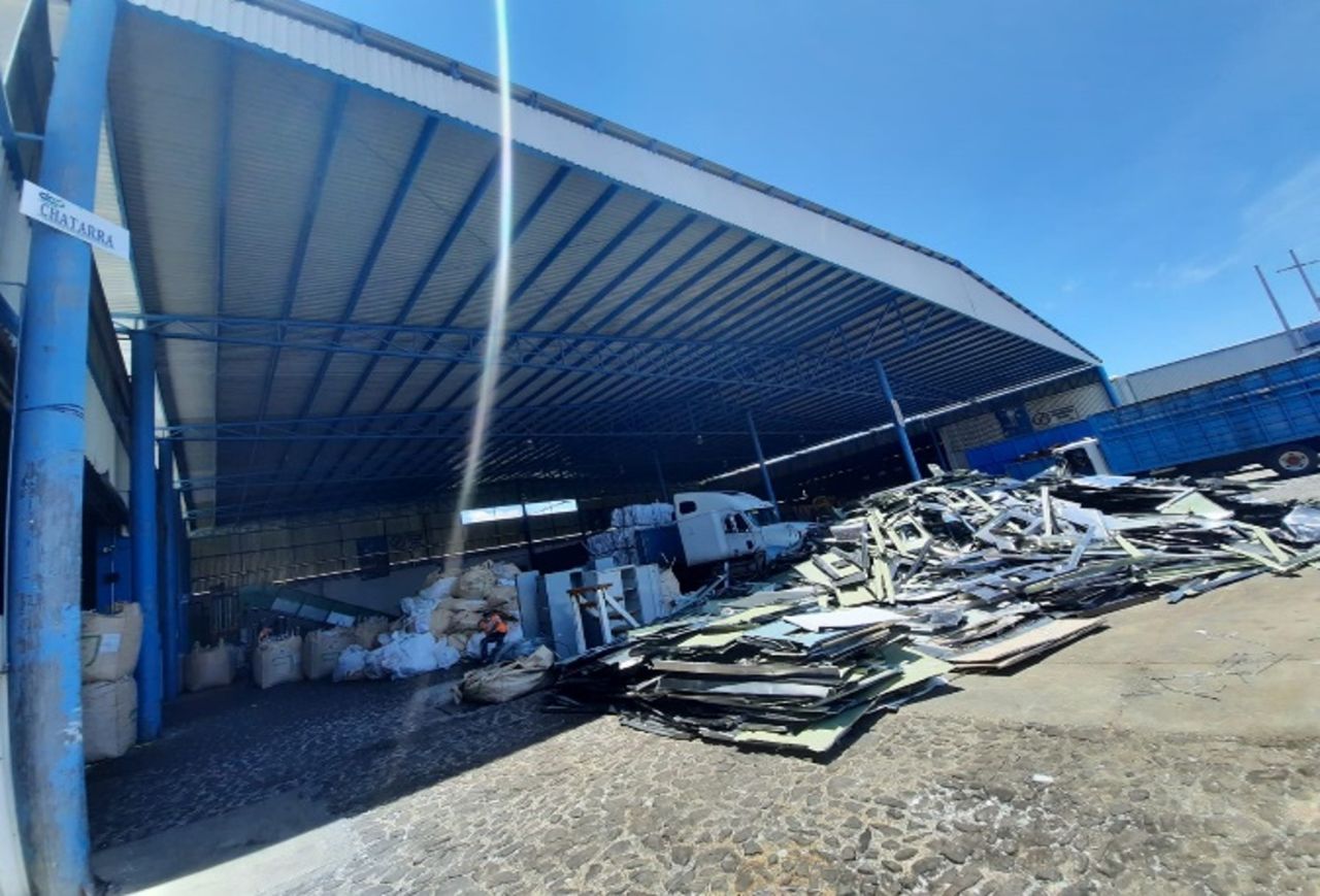 Área de chatarra y materiales ferrosos